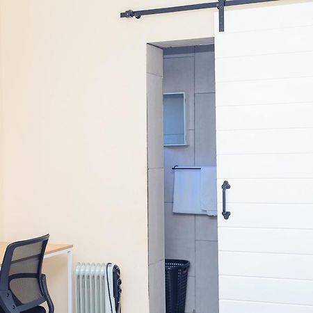 Stylish Self Catering Unit In Maseru Cbd エクステリア 写真