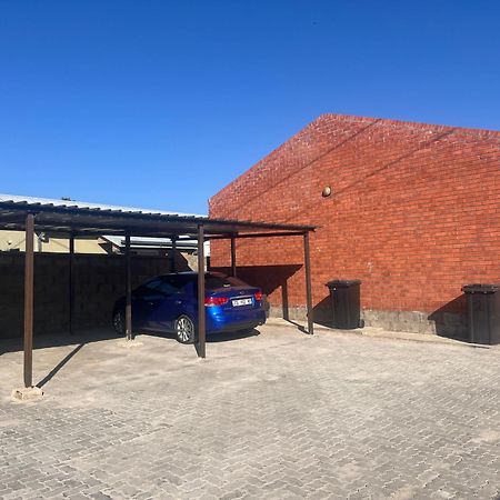 Stylish Self Catering Unit In Maseru Cbd エクステリア 写真