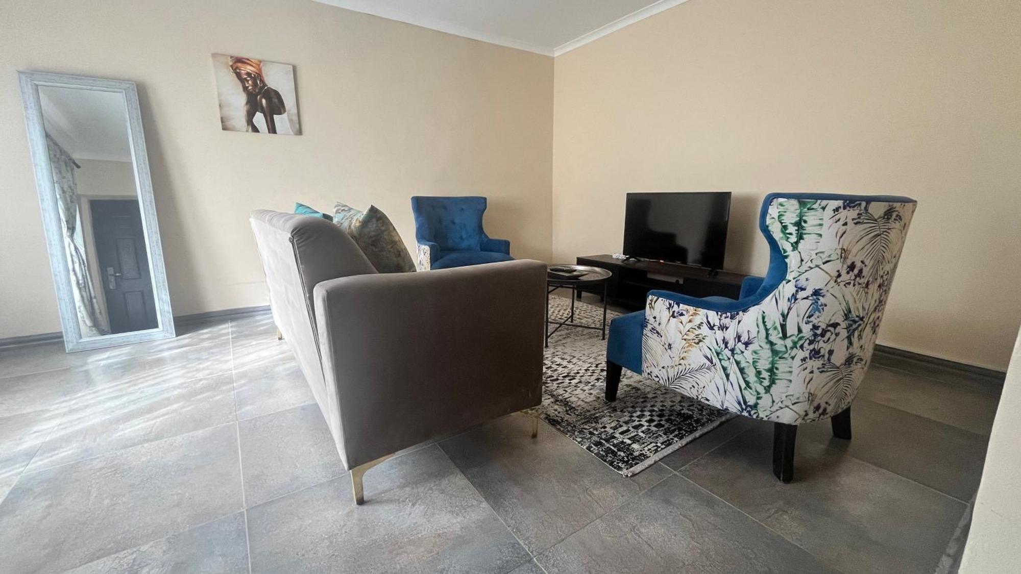 Stylish Self Catering Unit In Maseru Cbd エクステリア 写真