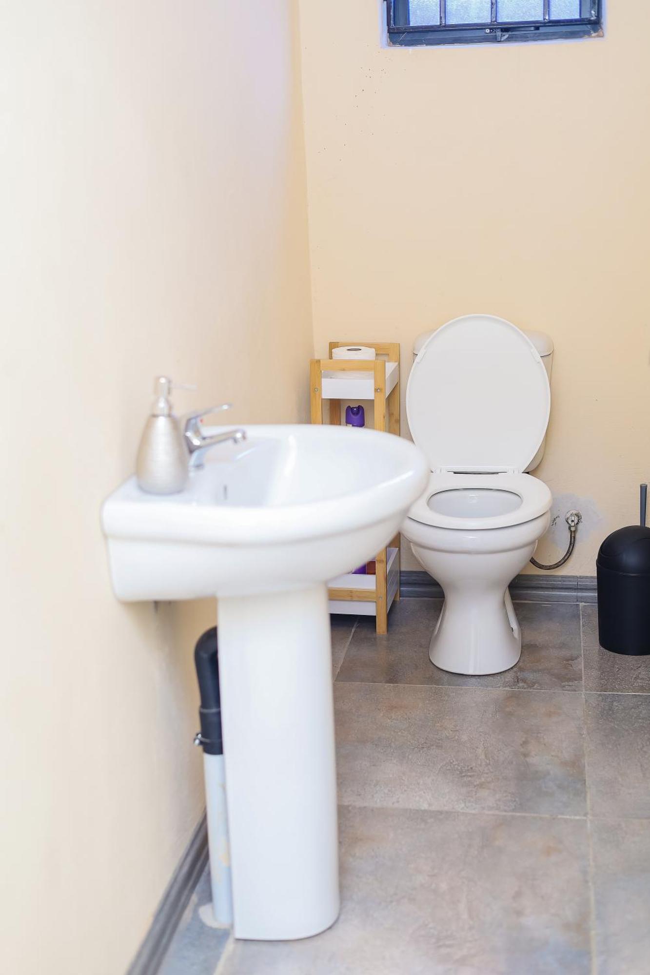 Stylish Self Catering Unit In Maseru Cbd エクステリア 写真