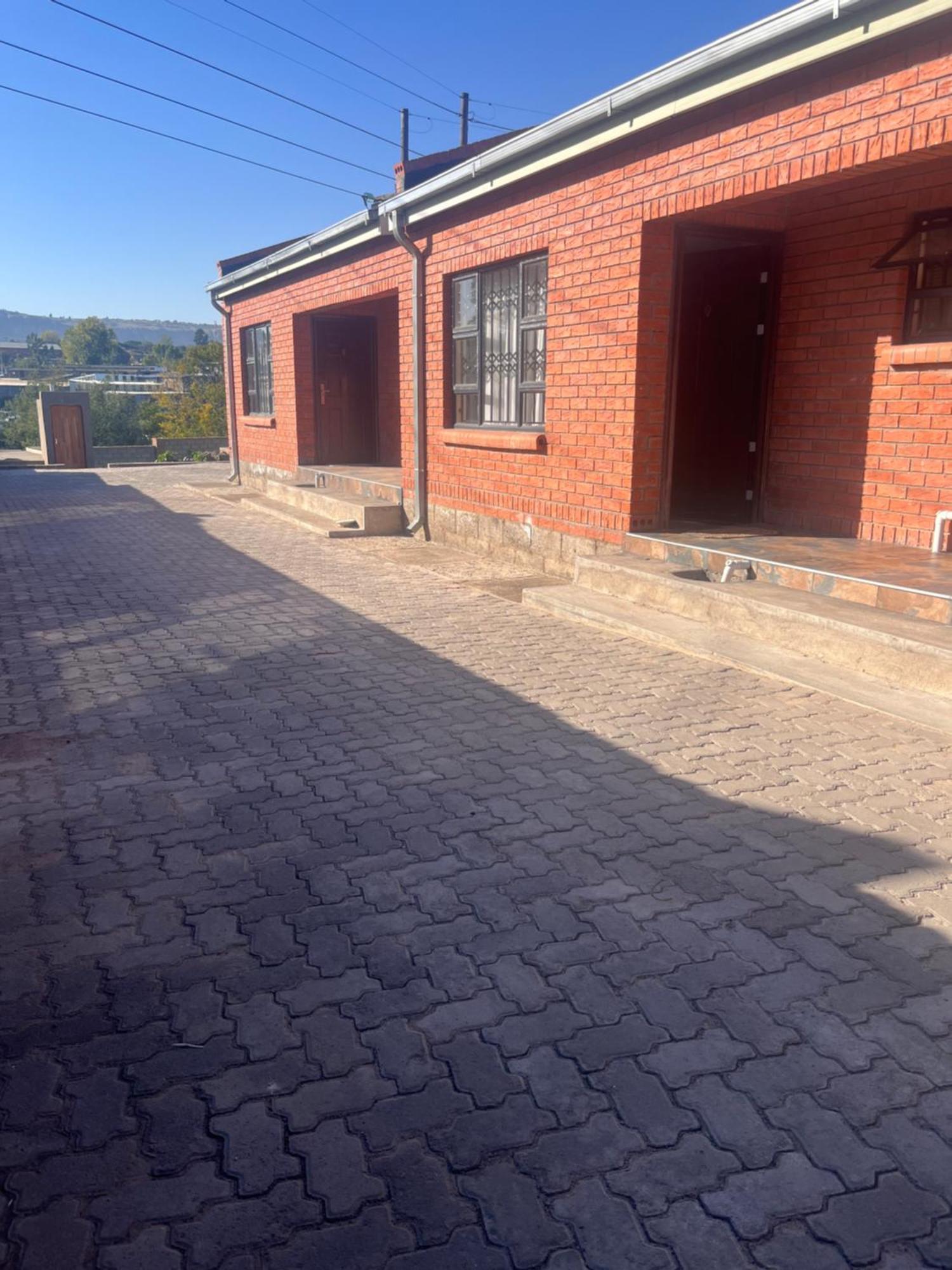 Stylish Self Catering Unit In Maseru Cbd エクステリア 写真